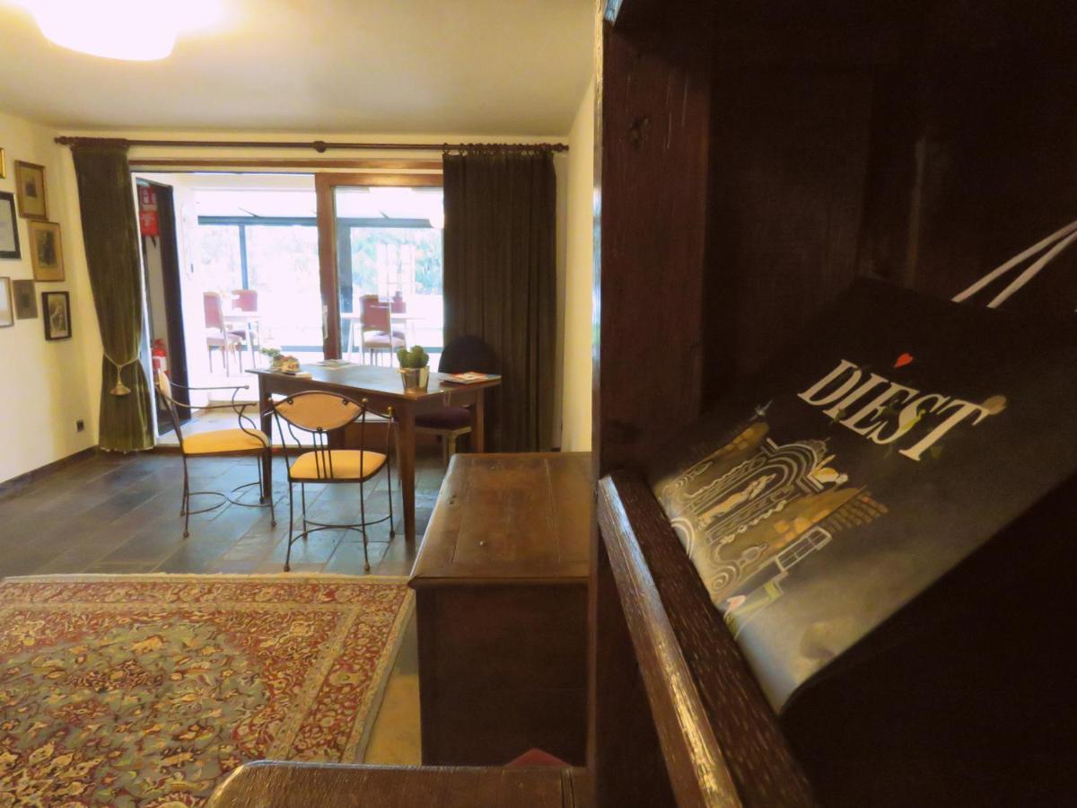 Guesthouse La Maison De Fille Diest Bagian luar foto