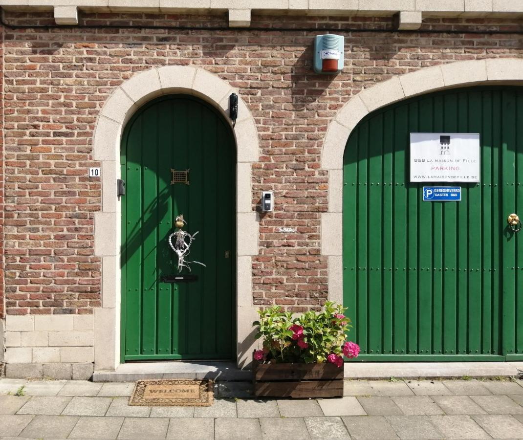 Guesthouse La Maison De Fille Diest Bagian luar foto